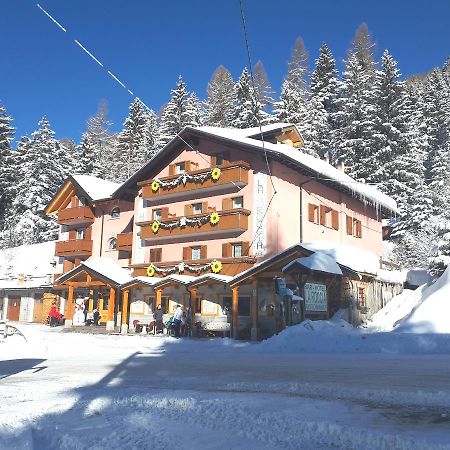 Hotel La Roccia 파쏘델토날레 외부 사진
