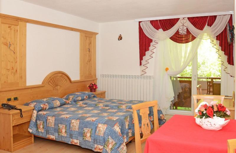 Hotel La Roccia 파쏘델토날레 외부 사진