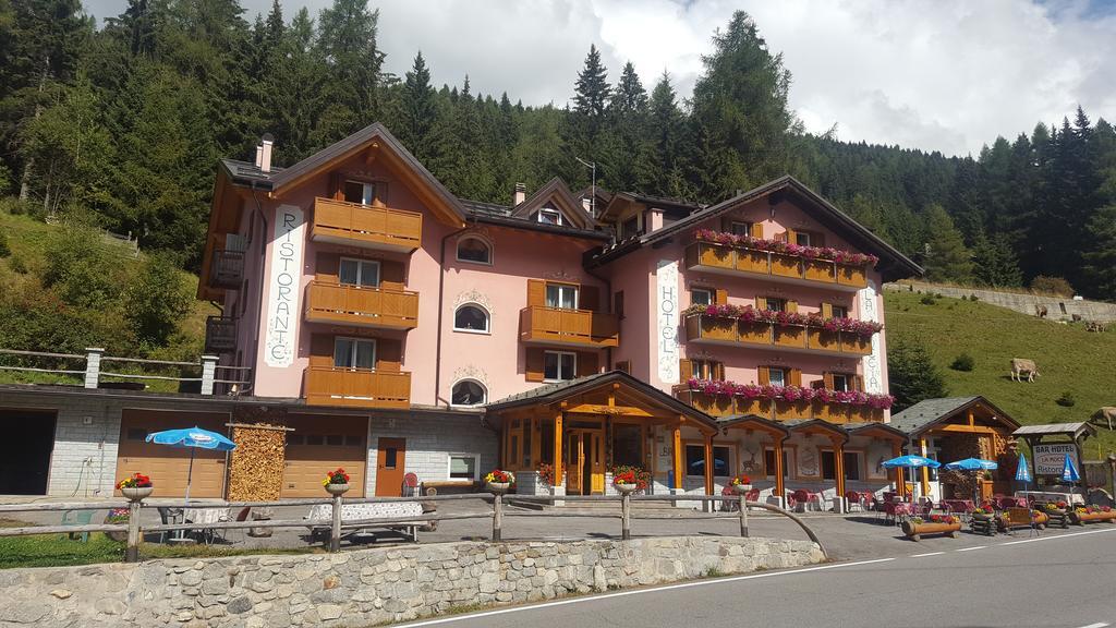 Hotel La Roccia 파쏘델토날레 외부 사진