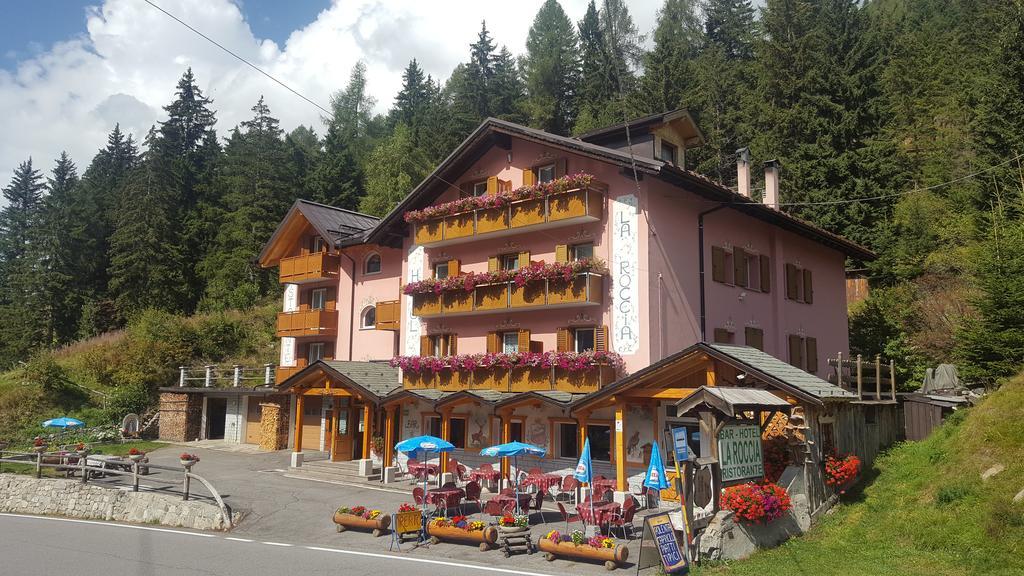 Hotel La Roccia 파쏘델토날레 외부 사진