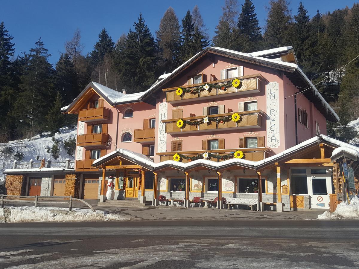 Hotel La Roccia 파쏘델토날레 외부 사진