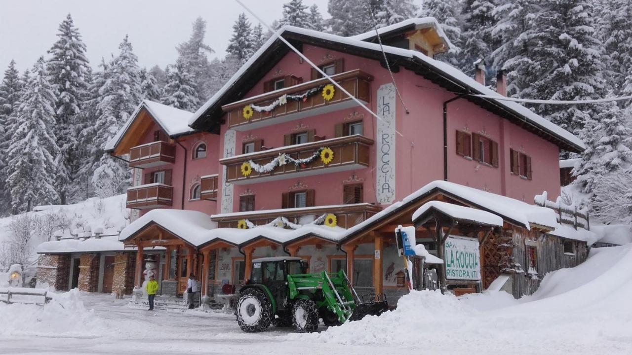 Hotel La Roccia 파쏘델토날레 외부 사진