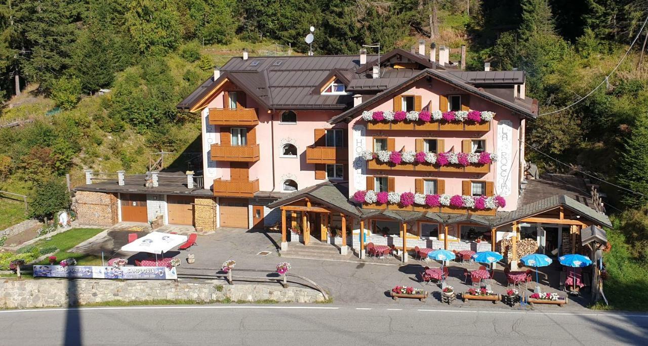 Hotel La Roccia 파쏘델토날레 외부 사진