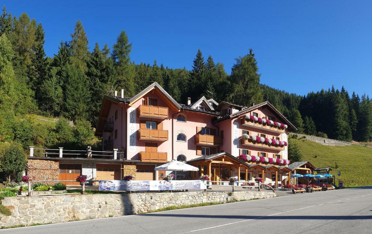 Hotel La Roccia 파쏘델토날레 외부 사진