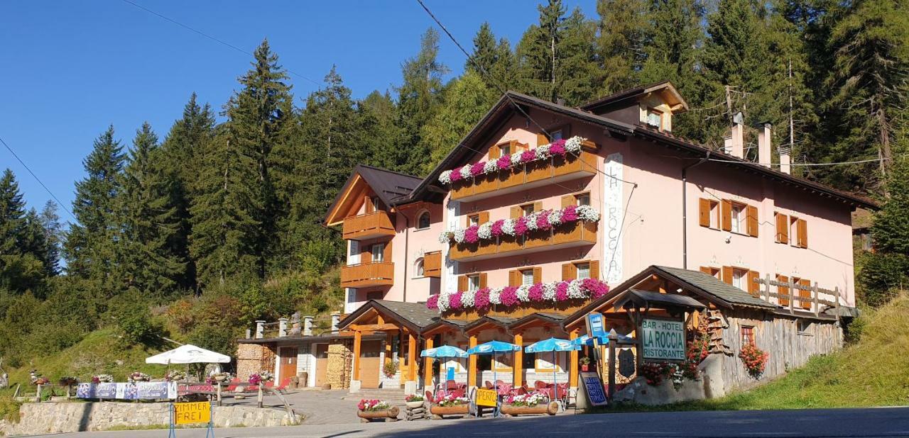 Hotel La Roccia 파쏘델토날레 외부 사진